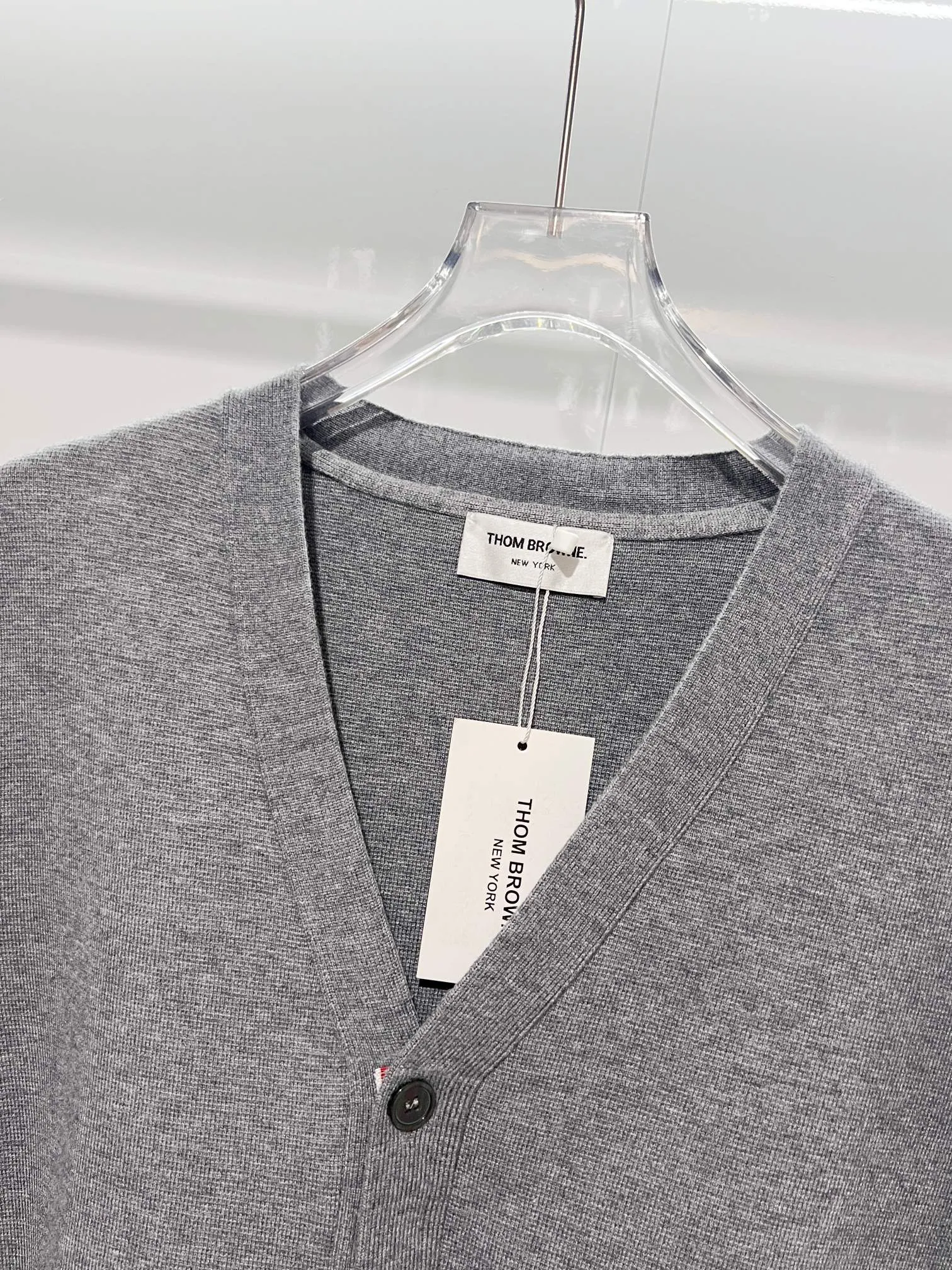 Thom Browne ➡️ Classic V ， Retro Same Style 2025ss Versatile : White.Black.Gray. Size：M-2XL